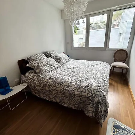 Laetitia - - Et Commerces Mae-9563